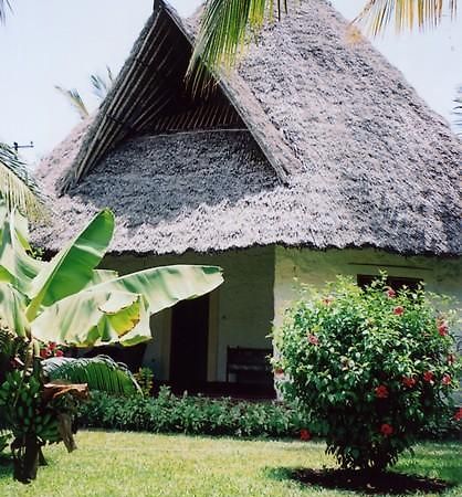 Les Datchi Cottages Diani Beach Exteriör bild